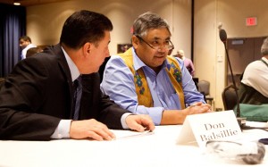Akaitcho chief negotiator Don Balsillie confers with Yellowknives Dene First Nation Chief (Dettah) Ed Sangris