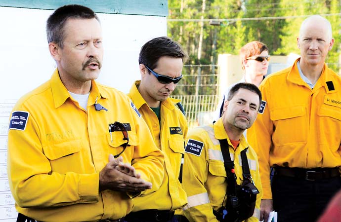 Steve Otway (left) of Jasper National Park, the Incident Commander who coordinated the fight against the large Salt Mountain fire near Fort Smith in late July, at a briefing with other members of the Parks command team. NWT and Alberta joined in the effort, each supplying substantial assets. A team of firefighters from British Columbia was there to help out.